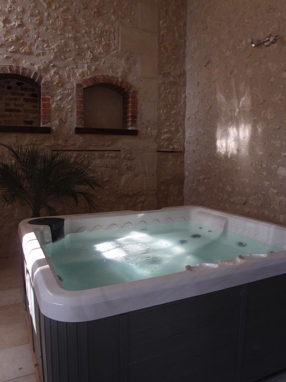 Les Colonnes De Chanteloup Bed & Breakfast