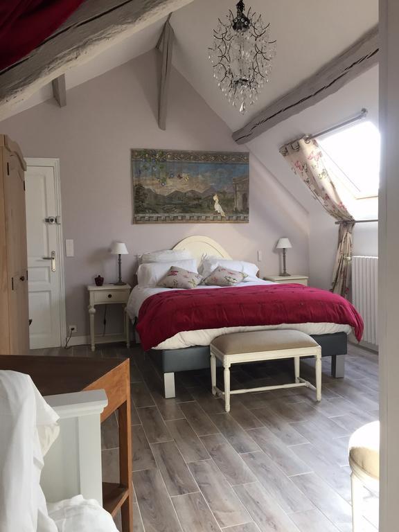 Les Colonnes De Chanteloup Couette-café 4*